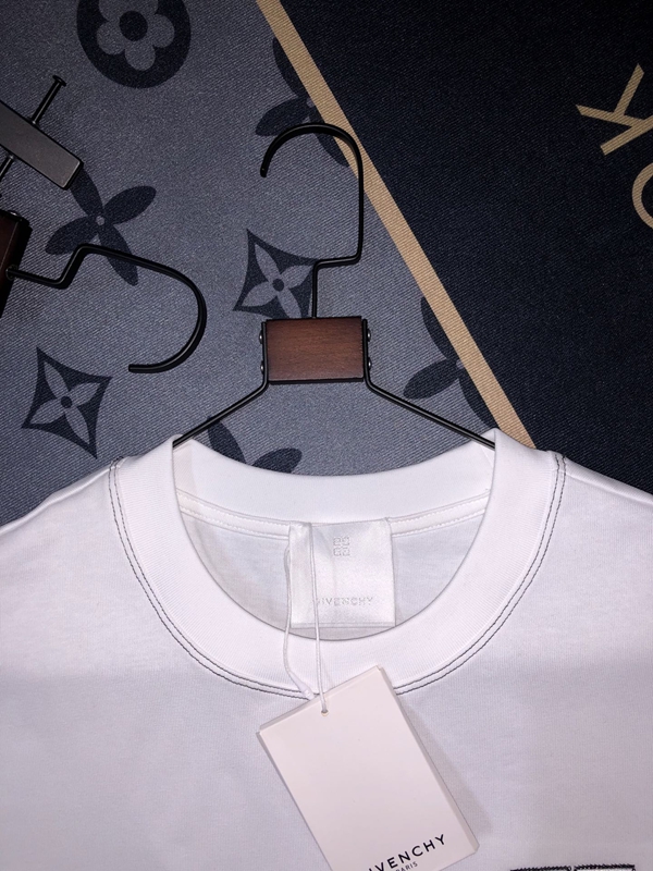 ブランドTシャツ側面デザイン